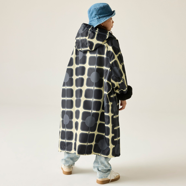 Regatta Girls Orla Kiely Poppy Changing Robe - Monochrome
