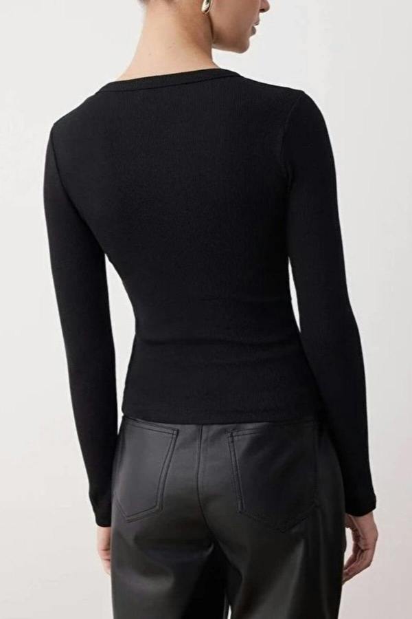 WOVCOR Crew Neck Fitted Knit Blouse with Button Detail
