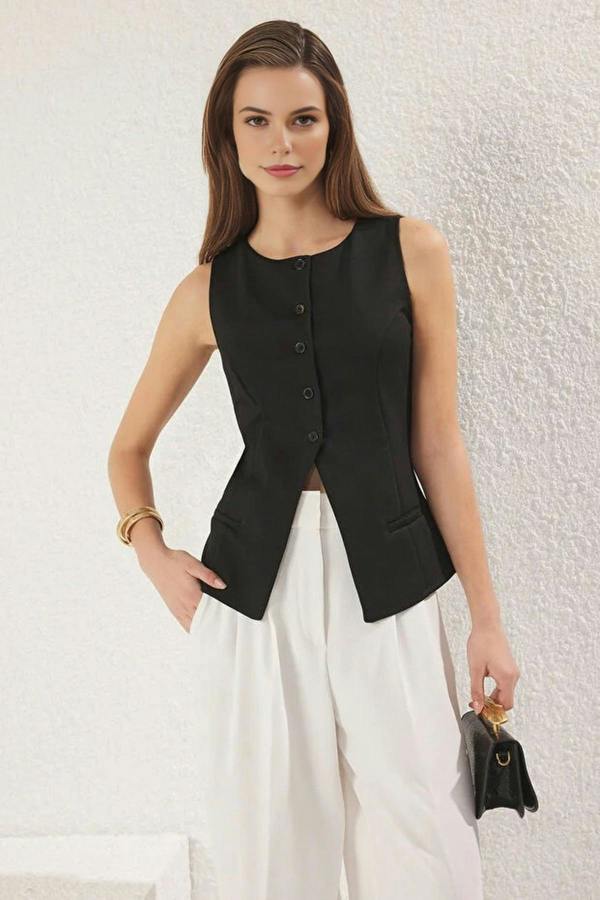 WOVCOR Buttoned Knit Vest with Fleto Pocket Detail
