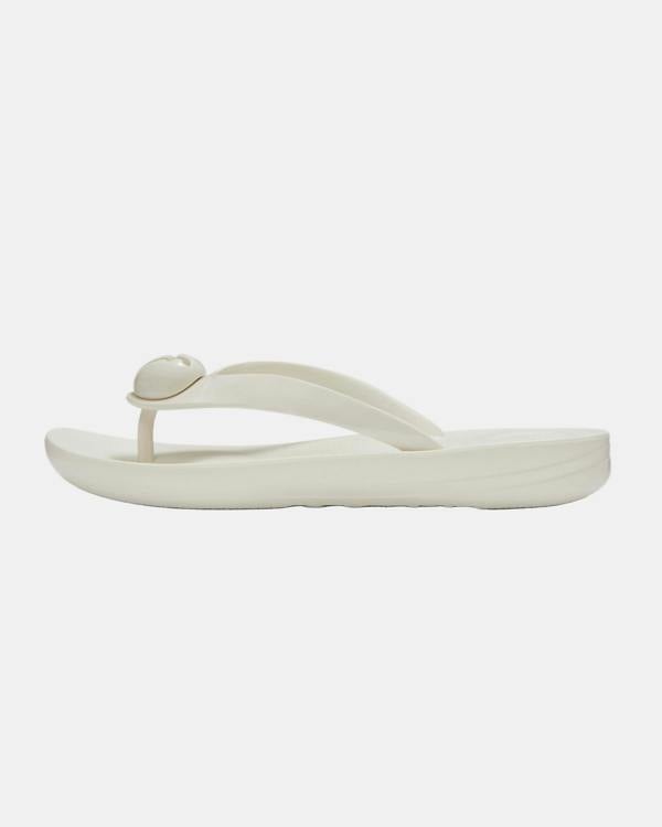FitFlop Womens IQUSHION Glossy-Button Flip-Flops - Cream 477