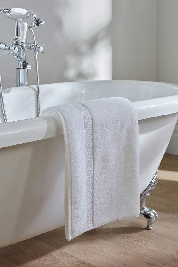 Pretty You London Bamboo Bath Towel