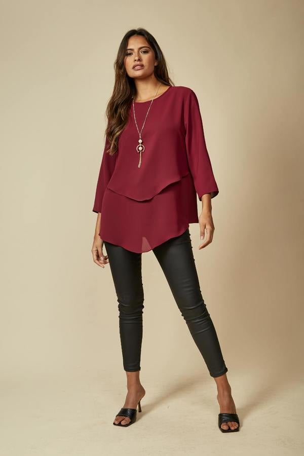 Hoxton Gal 3/4 Sleeve Relaxed Layered Top With Necklace In Burgundy