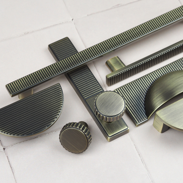 Handle & Home Antique Brushed Brass Ribbed Detailing Handles and Coordinating Knobs