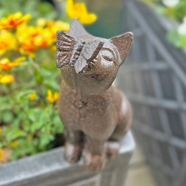 Ascalon Sitting Cast Iron Cat Garden Animal Ornament