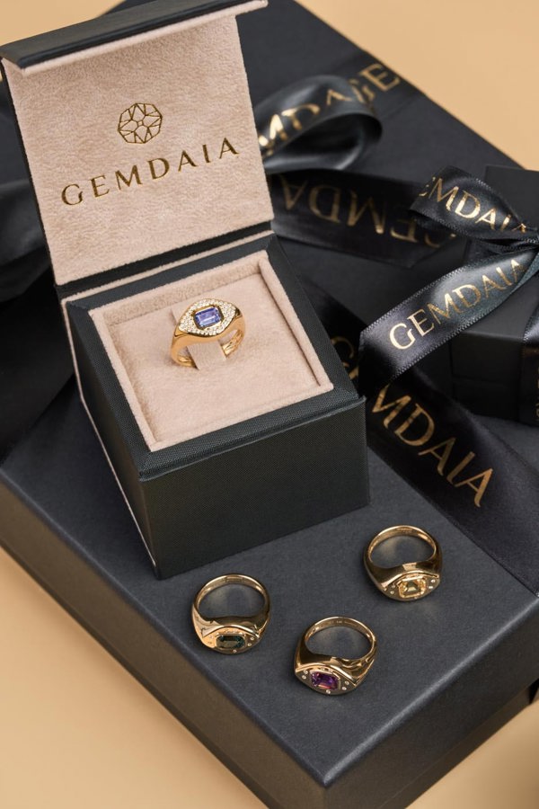 Gemdaia Blue Sapphire & Diamond Signet Ring