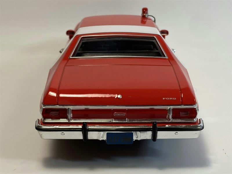 starsky and hutch 1976 ford gran torino 1:24 greenlight 84042