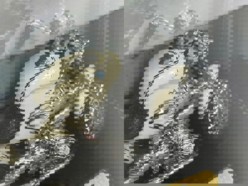 Motormax 007 James Bond Tomorrow Never Dies BMW R 1200 C Motorbike 1:18 Motormax 79845