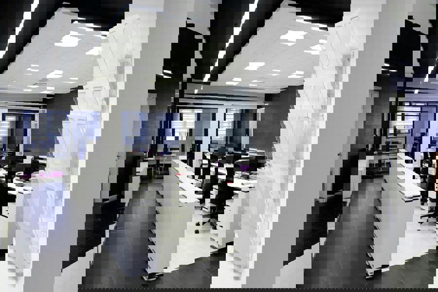 Durable FLEXIPLUS 6 Wall Mounted Literature Tray | A4 Portrait Holder | Clear