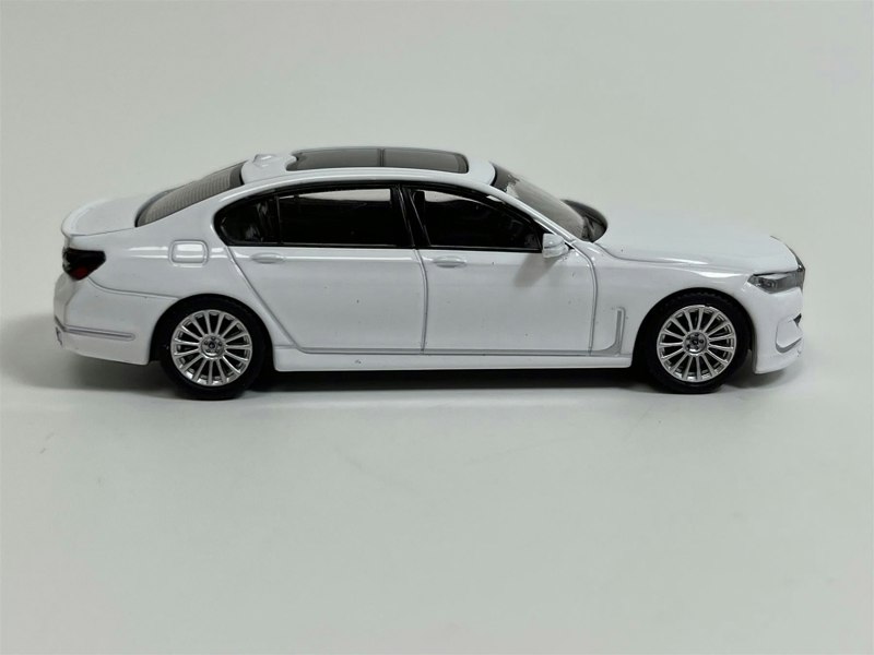 Mini GT BMW Alpina B7 xDrive Alpine White LHD 1:64 Scale MGT00557L