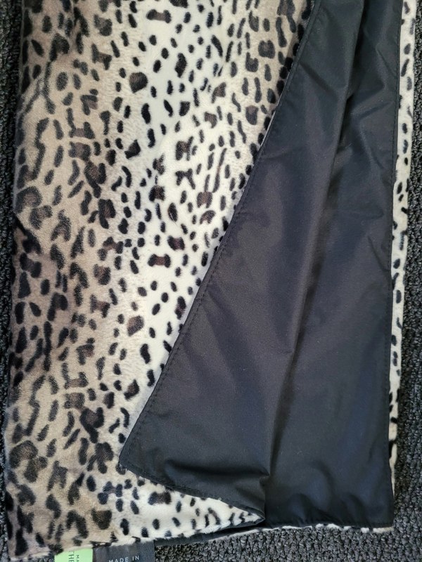 Made in the Mill Water Resistant Cosy Fleece Blanket – Grey Cheetah Print