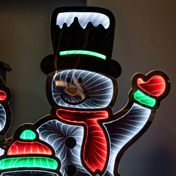 Samuel Alexander 65cm Infinity Standing Snowmen Family on Metal Base with White, Red & Green LEDs