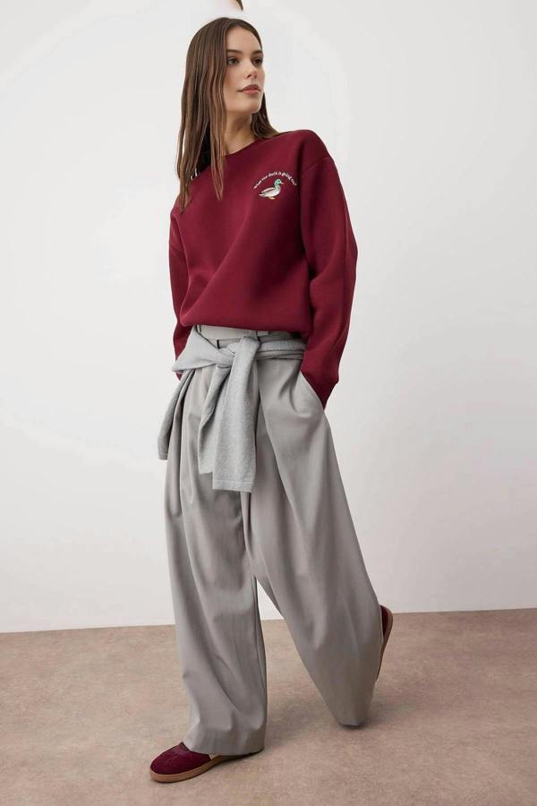 WOVCOR Animal Embroidered Thick Fleece Knit Sweatshirt