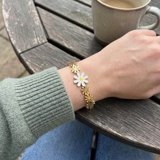 The Colourful Aura 18ct Gold Plated White Daisy Seven Flower Spring Hinged Bangle Floral Bracelet