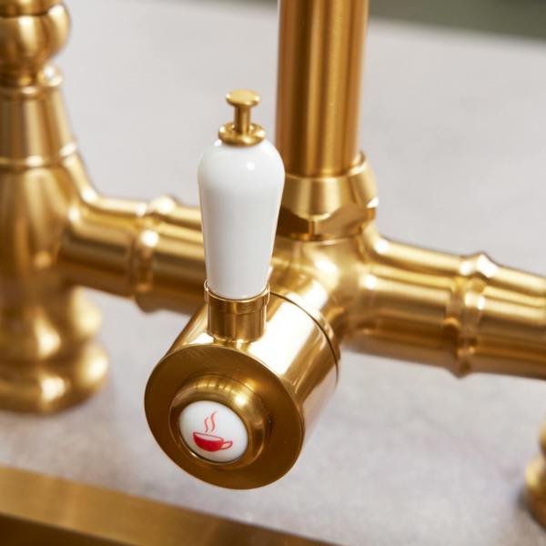 Flode klas | Traditional Bridge Style 3 in 1 Instant Boiling Tap | White Ceramic Levers | Brushed Gold Finish