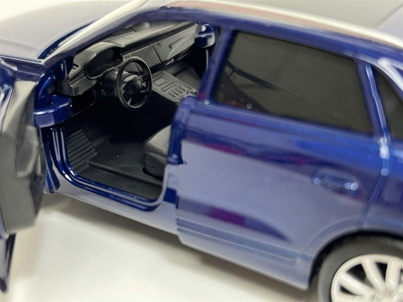 Tayumo Audi Q8 Pull Back & Go Blue LHD 1:36 Scale Tayumo 36140216