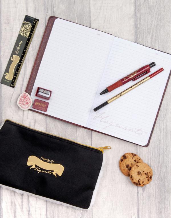 Harry Potter Womens Red Hedwig Hogwarts Crest Logo Stationery Set (One Size)