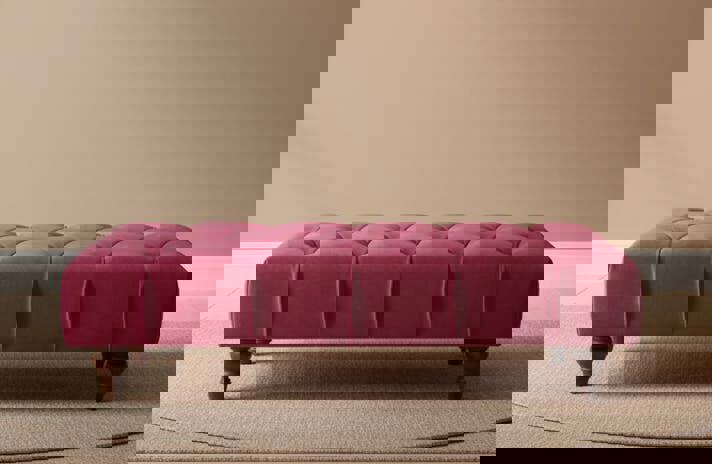 Elegant Chesterfield ottoman with cushioned lid for hidden storage - ISTOOLS