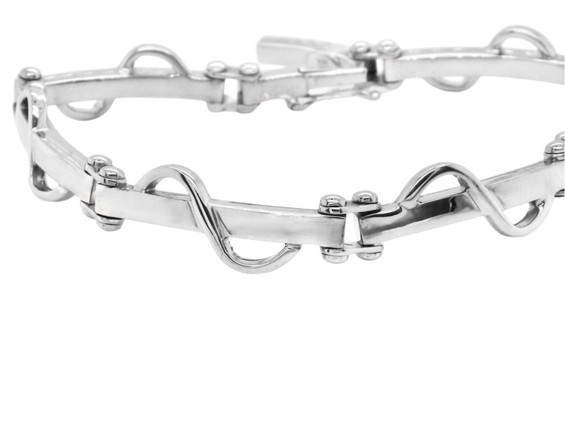  white gold bracelet