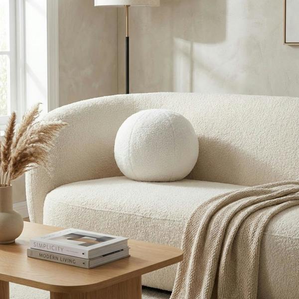 Garden Greatness Evie Teddy Boucle Blanc Round Cushion
