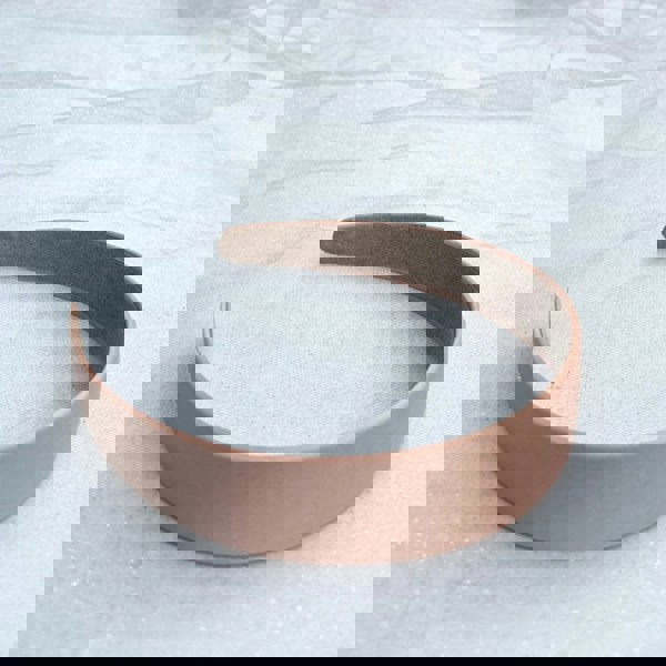 Peach hairband, smooth satin finish, soft pastel tone, plain minimalist design, slim structured style, everyday hair accessory
