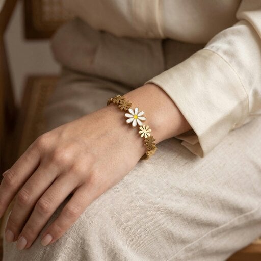 The Colourful Aura 18ct Gold Plated White Daisy Seven Flower Spring Hinged Bangle Floral Bracelet