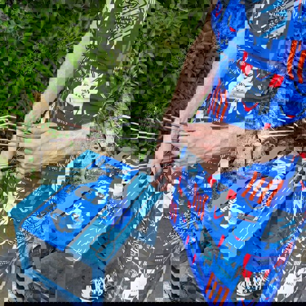 BritishmadeGifts Rangers Football Fan - Retro Bar Box - The Perfect Time Capsule Gift Box for Football Lovers