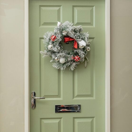 Samuel Alexander 40cm Lapland Decorated Christmas Wreath with Bow and Baubles