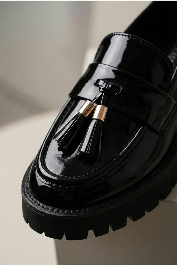 Mia Womens Chunky Patent Tassel Loafers - BLACK