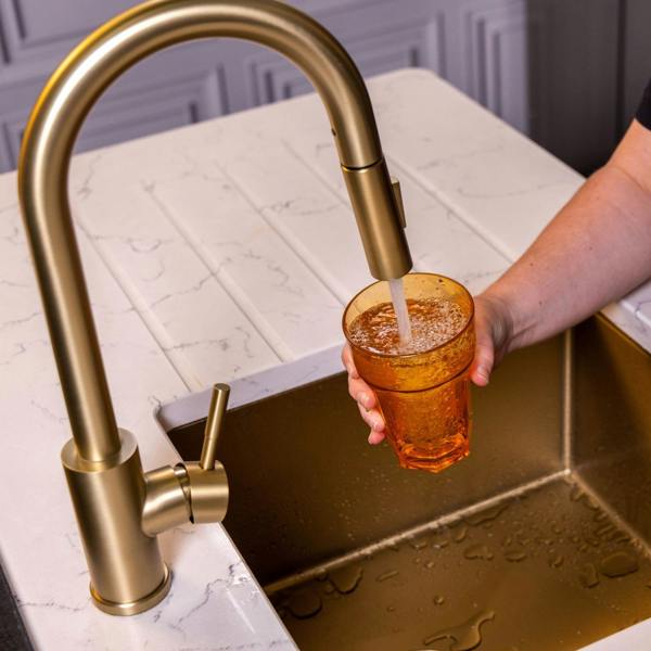 Flode Runda | Kitchen Sink Mixer with Pull out Spray | Brushed Brass | Square Head