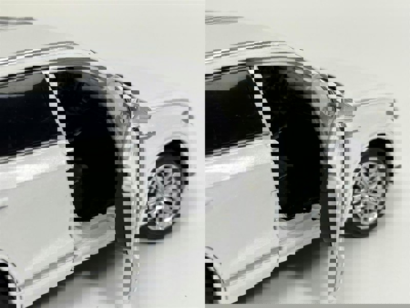 Tayumo Volkswagen Touareg White LHD 1:32 Scale - Light & Sound Tayumo 32135014
