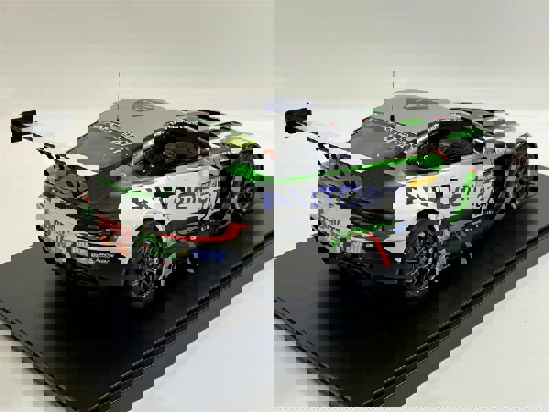 aston martin vantage v12  bathurst 12 hr endurance race 2015 1:18 autoart 81506