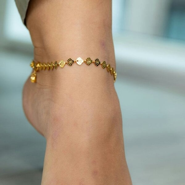 The Colourful Aura Golden Brass Fan Charm Minimalist Thin Slim Foot Payal Anklet
