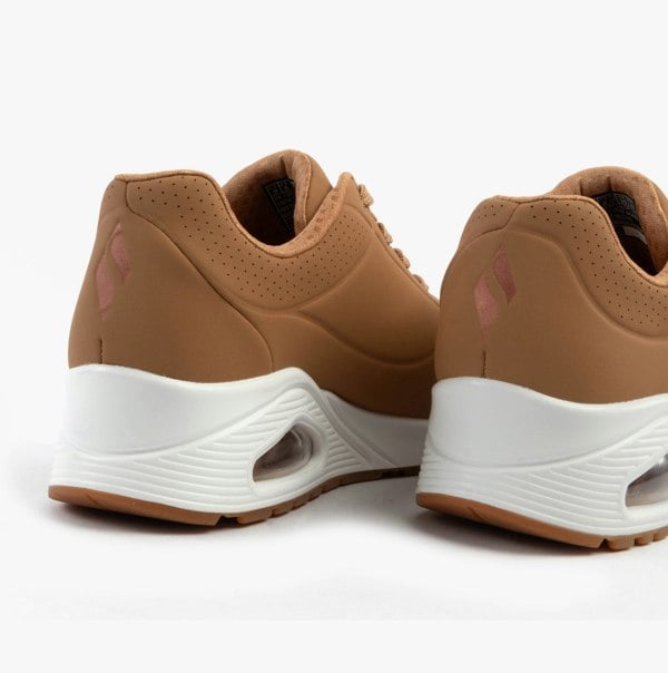 Skechers UNO - STAND ON AIR Womens Trainers Tan