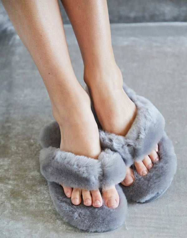 British Boxers Women's Highland Sheepskin Slipper Sliders – Bunny Grey