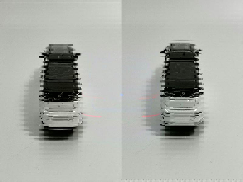 Mini GT BMW i7 xDrive60 Alpine White Black Sapphire RHD 1:64 Mini GT MGT00959R