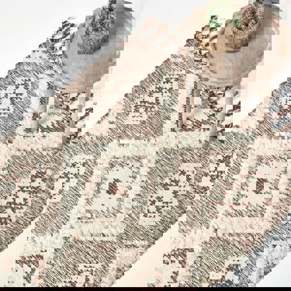 HOMESCAPES Lhasa Handwoven Brown and Cream Diamond Kilim Wool Rug