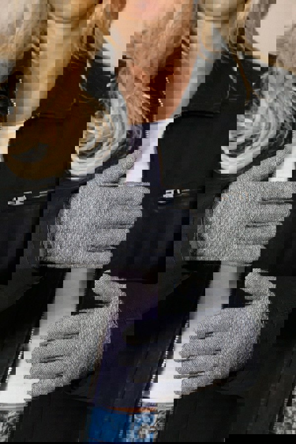 SVNX Knitted Gloves With Plush Detail In Grey