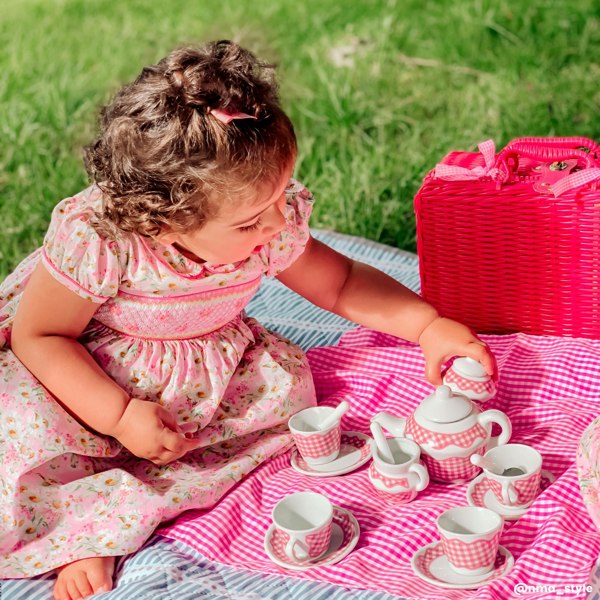 Tidlo Picnic Tea Set - Includes Wicker-Effect Hamper, Plates, Cups, Spoons, Blanket & More