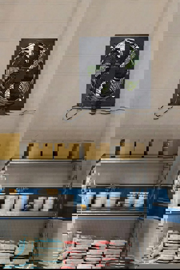 Living and Home Ventilation Wall-Mounted Exhaust Axial Fan 14-inch