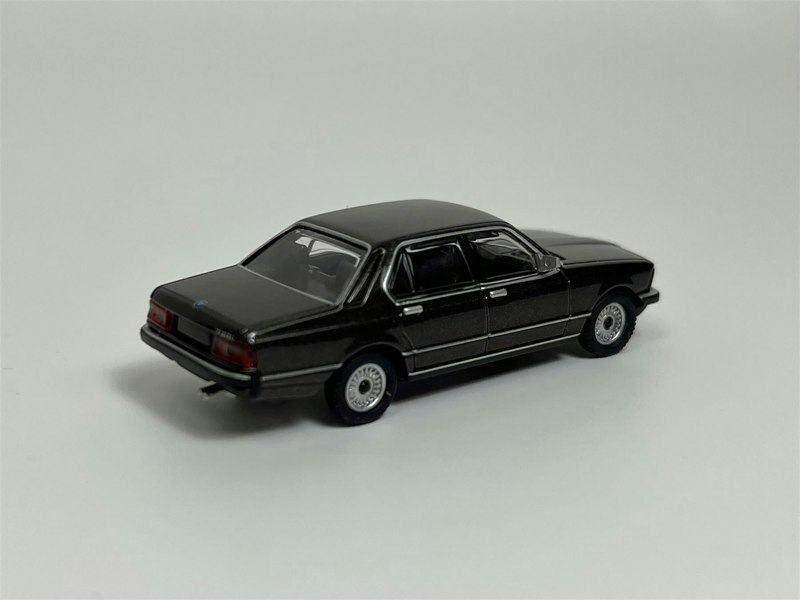 Minichamps BMW 7 Series 1977 Brown Metallic 1:87 Scale Minichamps 870020404