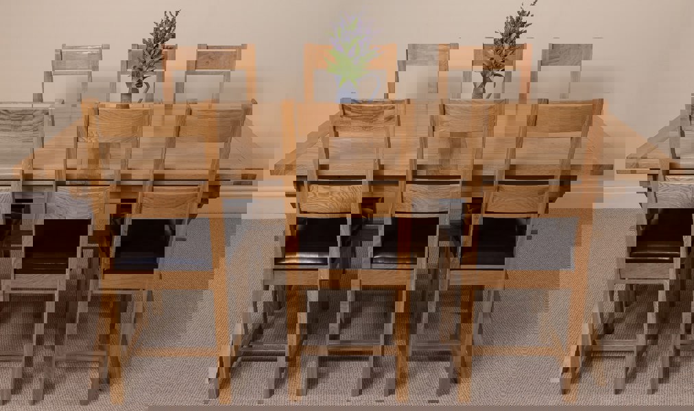 That's Furniture Vermont Cross Leg Oak Extending Dining Table with Lincoln Oak Chairs