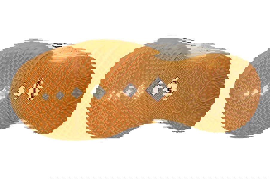 Nike Lebron Xviii GS Basketball Trainers Cw2760  007 - Black White Gum Med Brown 007 - Photo 4