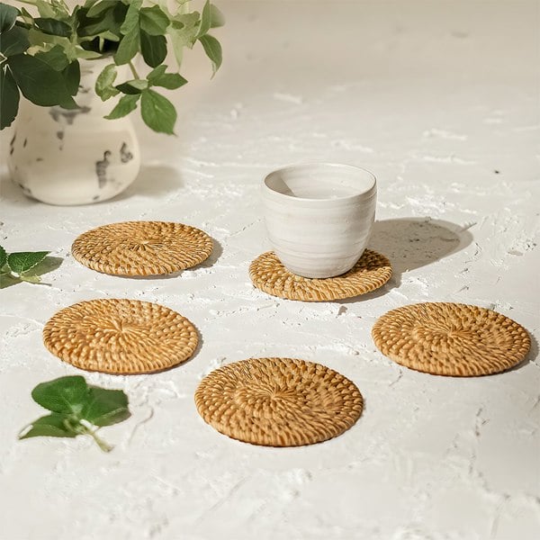 Natural round rattan coaster 8cm handwoven wicker table drinks mat