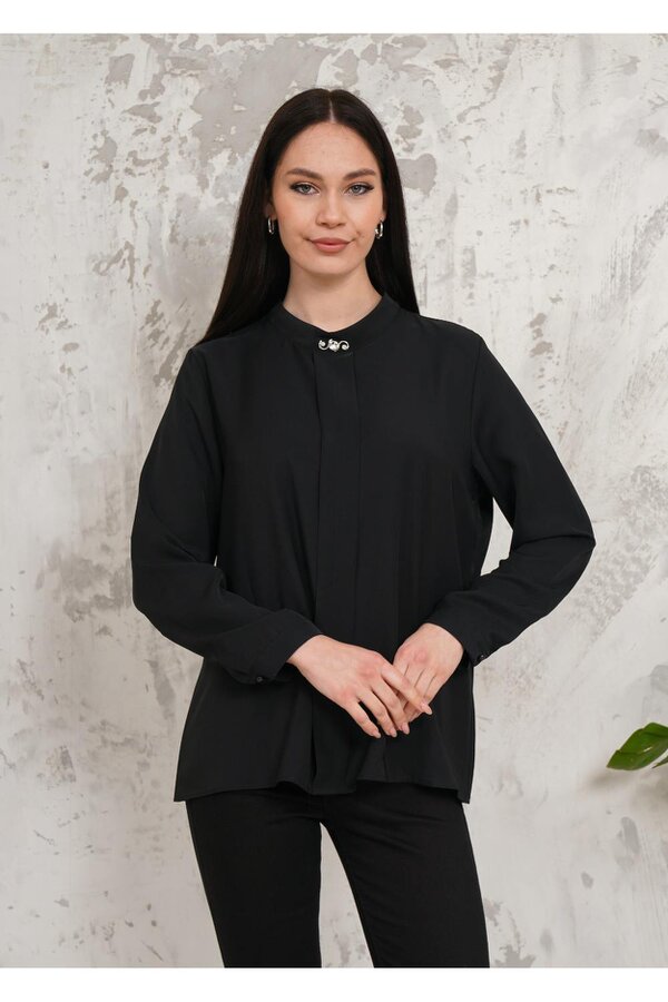 Hoxton Gal Relaxed Fit Long Sleeves Brooch Detailed Blouse in Black