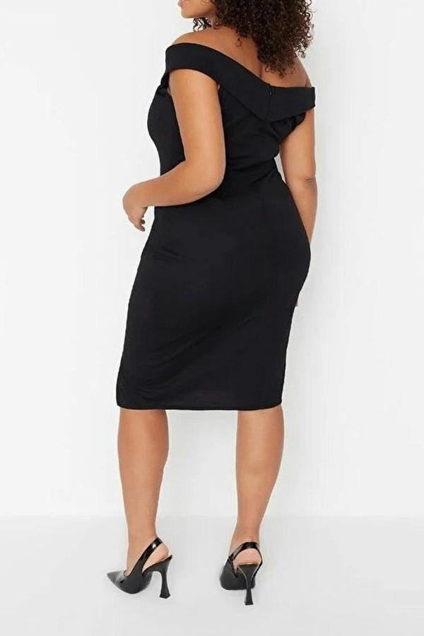 WOVCOR Body-Fitting Knitted Plus Size Dress with Gathering Detail