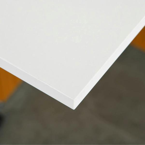 White tabletop corner with smooth edge and clean seam detail