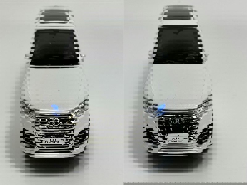 Tayumo Audi Q5 White LHD Light and Sound 1:32 Scale - 32140023