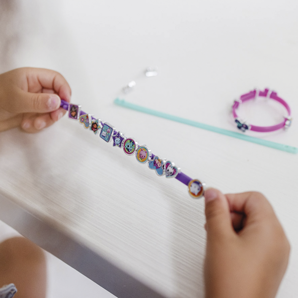 Totum Gabby's Dollhouse 18 Charms and 3 Bracelets