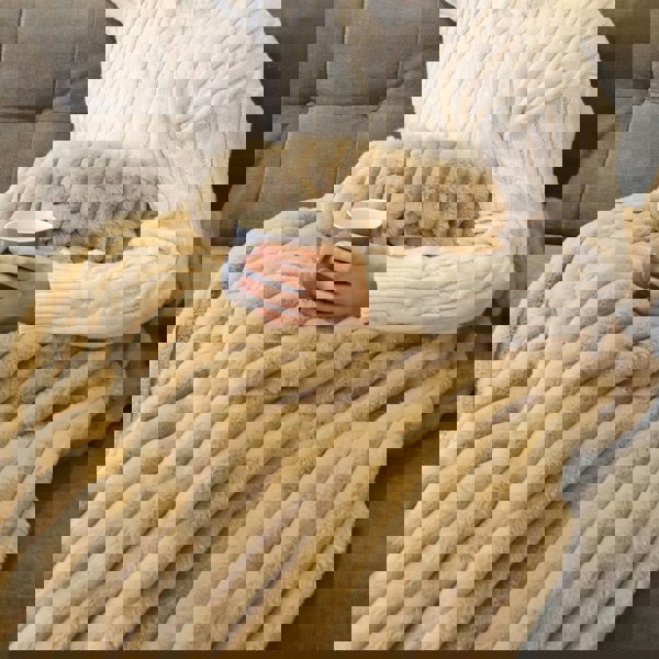 Igenix Luxury Heated Faux Fur Throw 160 x 130 cm - Latte