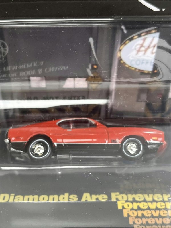 Johnny Lightning James Bond 007 Diamonds Are Forever 1971 Ford Mustang 1:64 Scale JLDR016